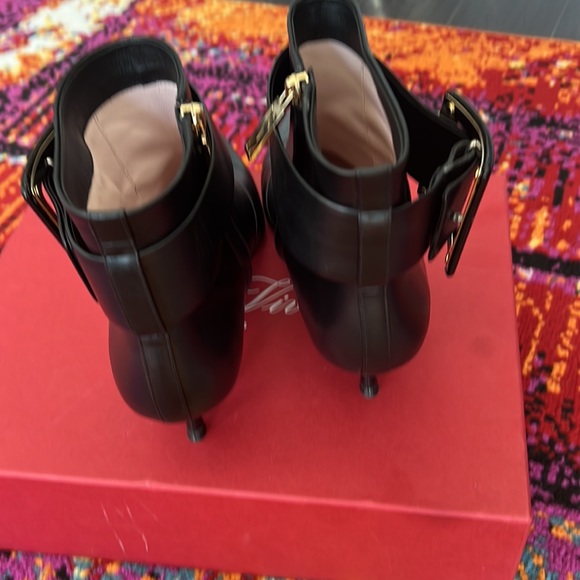 Pointy covered buckle bootie by Roger Vivier of Paris. Worn once. - Picture 7 of 12